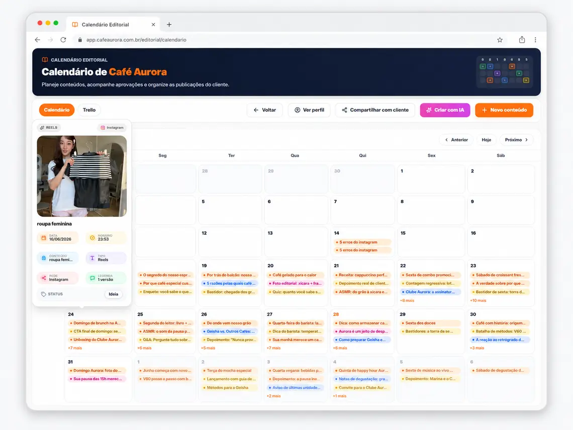 Calendário editorial do SocialForge com visão mensal e status por post